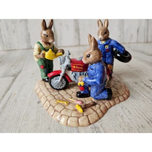 Royal Doulton ready to ride motorcycle mechanics DV363 bunnykins bunny figurine